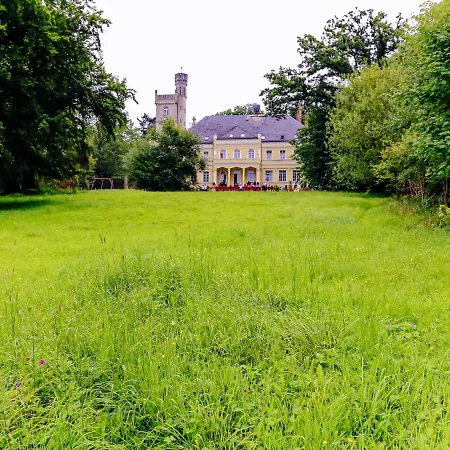 Palac Ptaszynka Bed & Breakfast