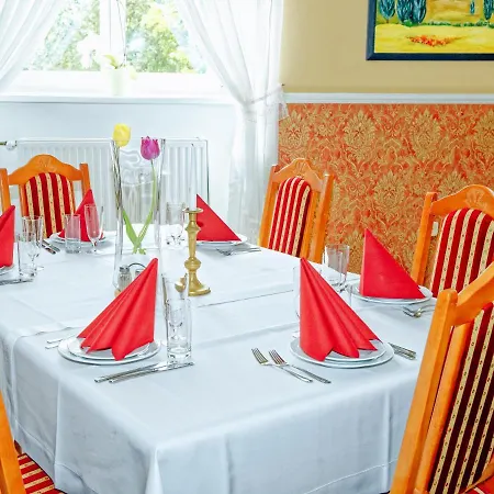 Palac Ptaszynka Bed & Breakfast