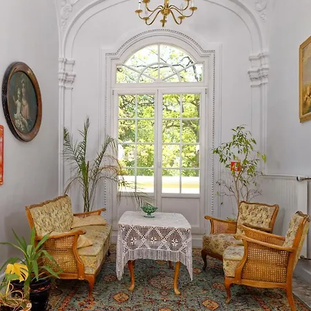 Palac Ptaszynka Bed & Breakfast 3*