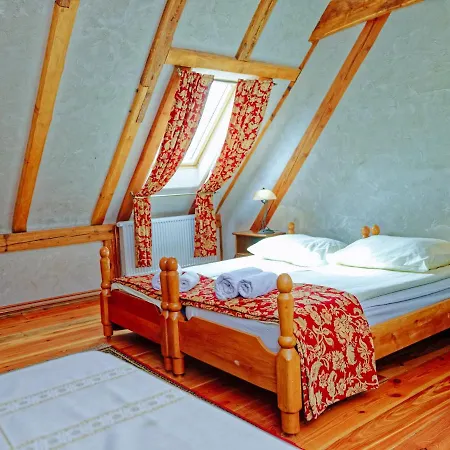 Palac Ptaszynka Bed & Breakfast 3*