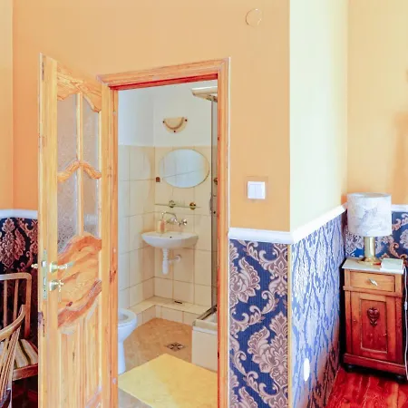 Palac Ptaszynka Bed & Breakfast