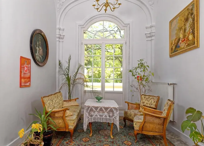 Pałac Ptaszynka Nocleg ze śniadaniem 3*