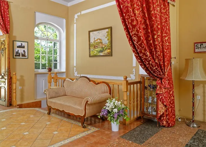 Palac Ptaszynka Bed & Breakfast