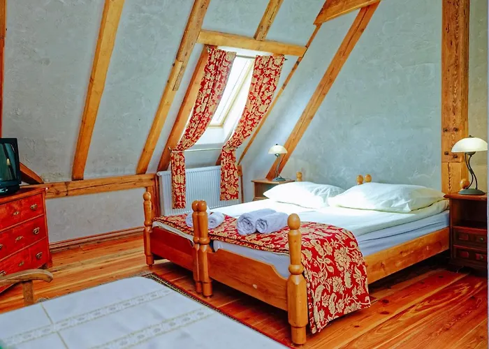 Palac Ptaszynka Bed & Breakfast 3*